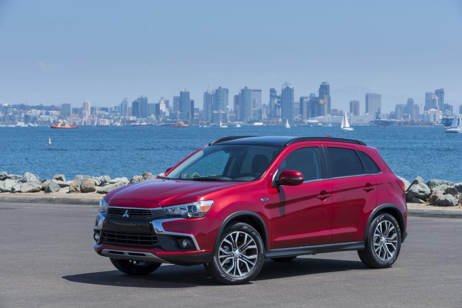  Mitsubishi Outlander Sport GT 2016 года  (фото 13 из 26)